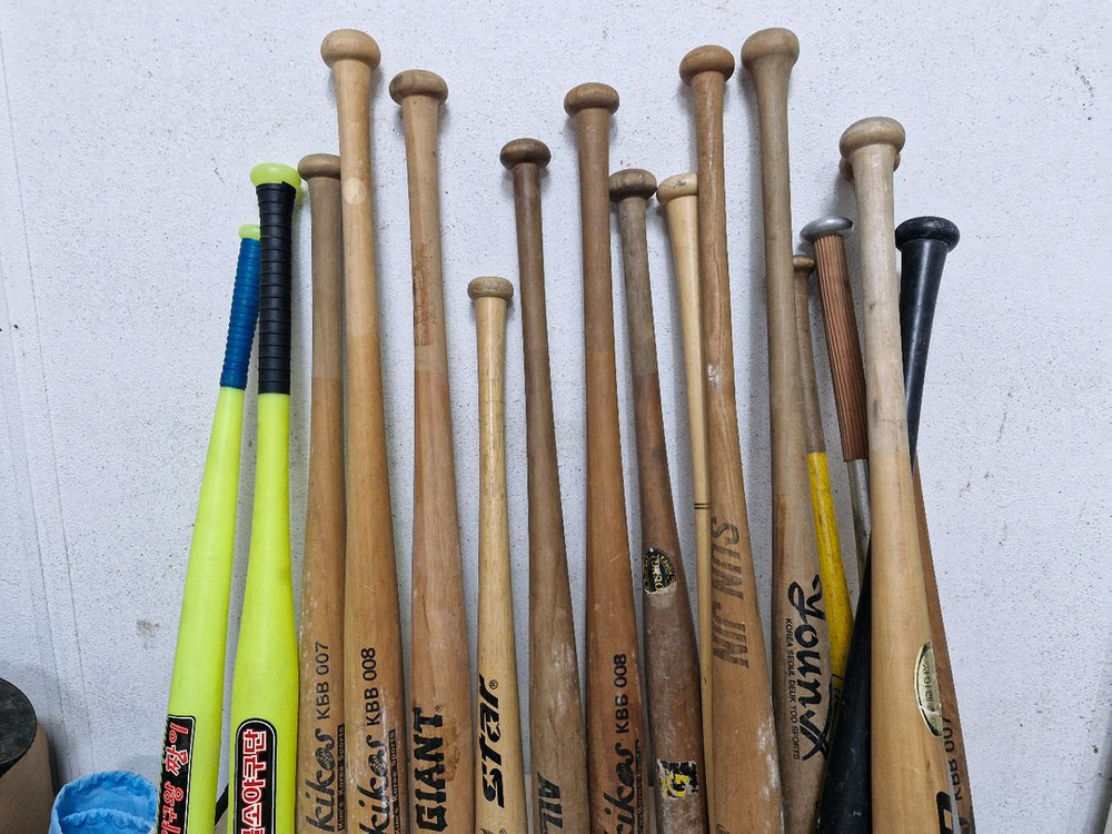 빈티지 사용제 야구 배트 합계 17개 입니다 이미지