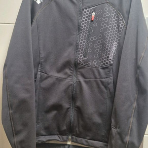 데상트 미들웨어 미드레이어 스키복 미들러 이미지