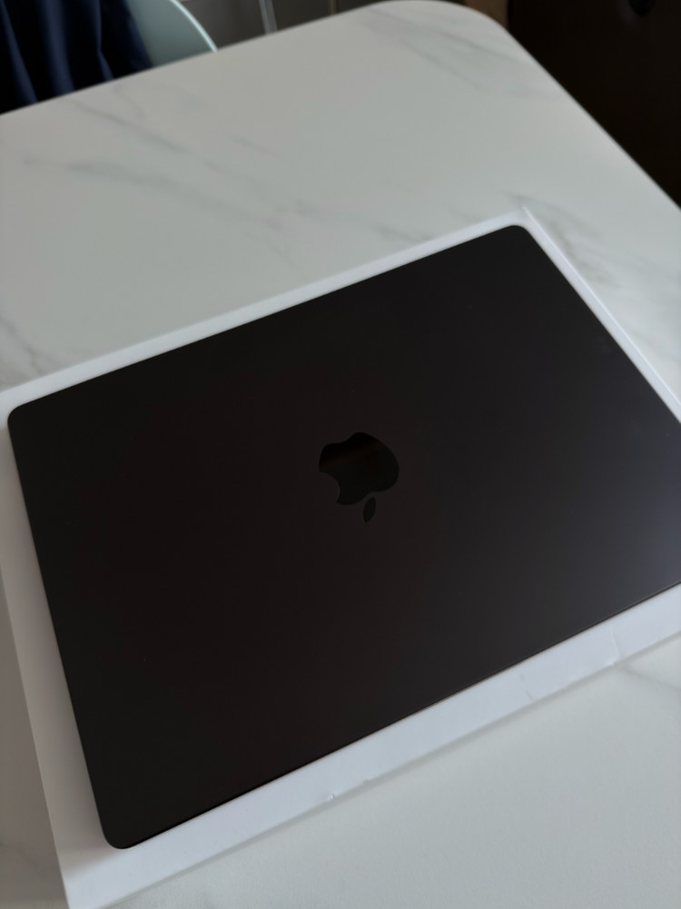 맥북 프로 14인치 M5 32GB 1TB [민트급] 이미지