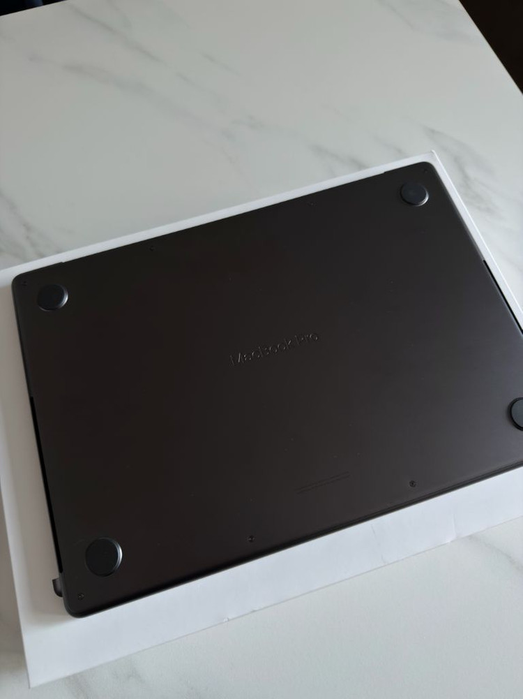 맥북 프로 14인치 M5 32GB 1TB [민트급] 이미지