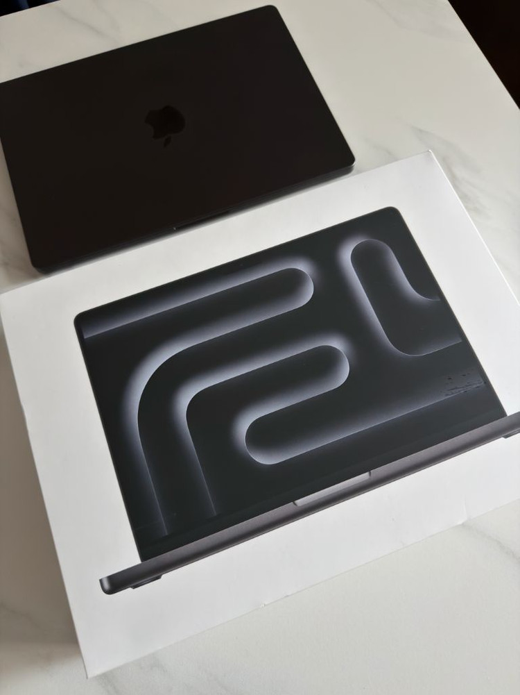 맥북 프로 14인치 M5 32GB 1TB [민트급] 이미지