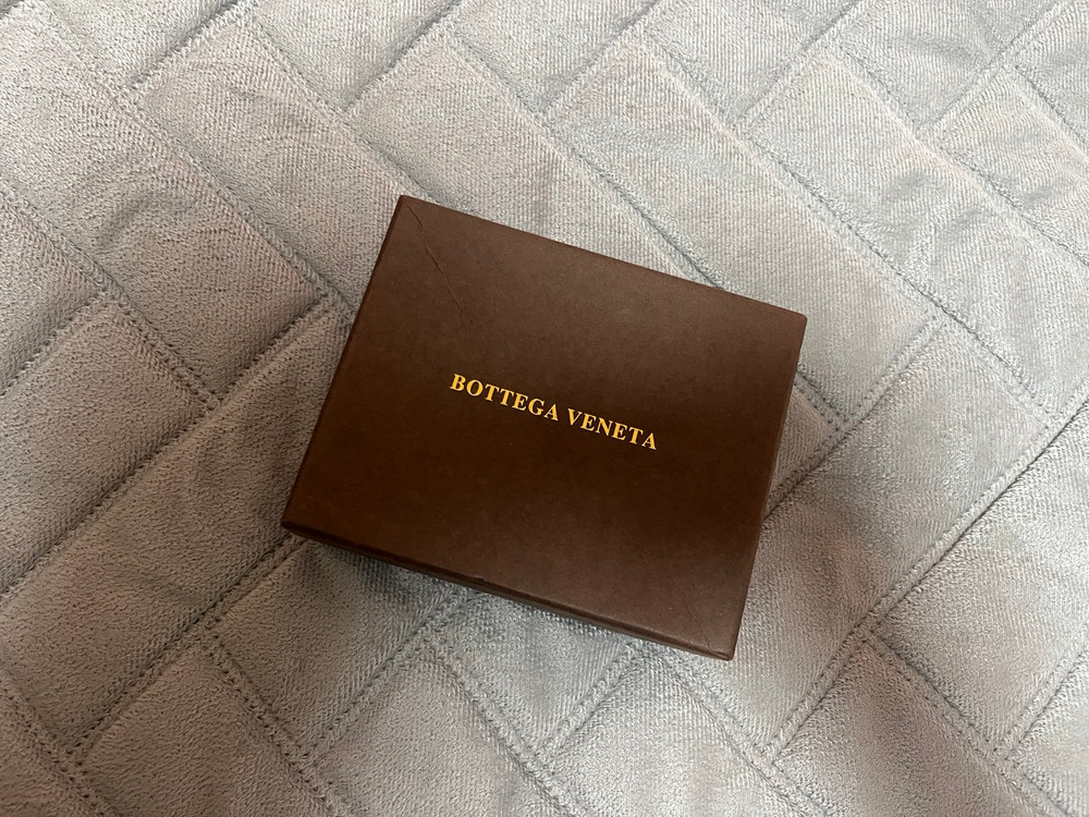 보테가 베네타 인트레치아토 블랙 레더 지갑 새제품 이미지