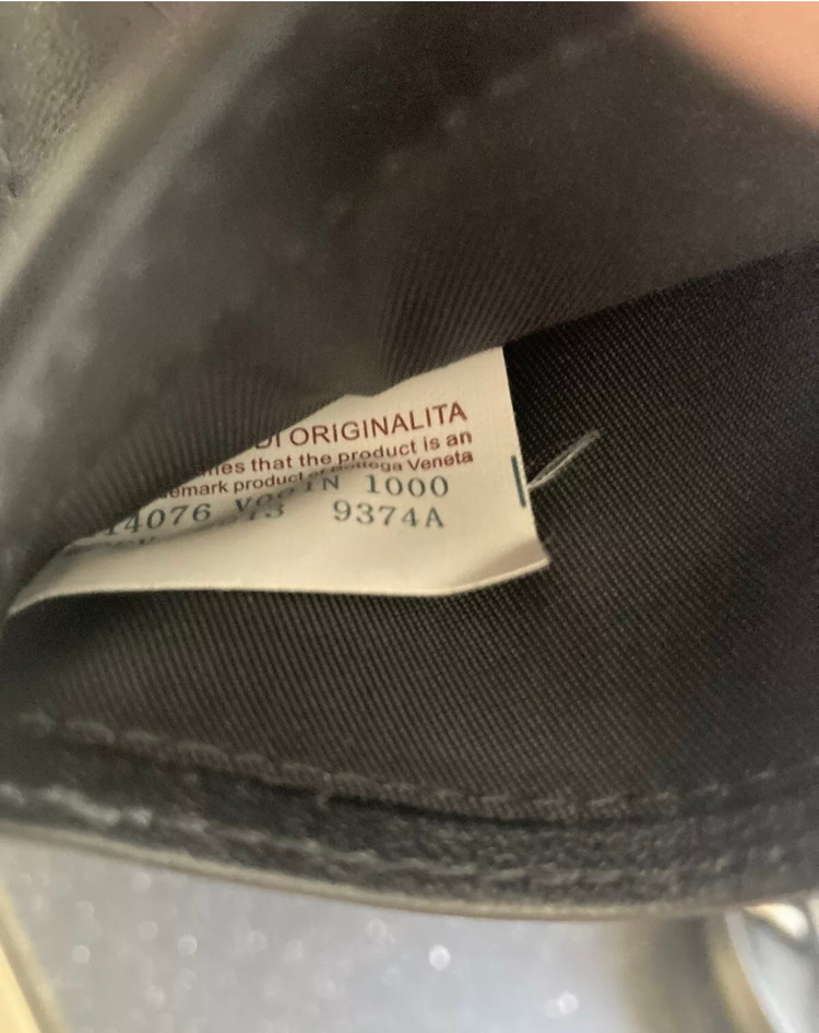 보테가 베네타 인트레치아토 블랙 레더 지갑 새제품 이미지