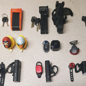 자전거 경보기, 라이트, 벨, 가방, 용품, 휠타이어 팝니다 이미지