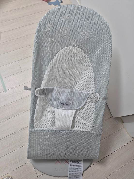 베이비뵨 바운서 메쉬 그레이 판매합니다 이미지