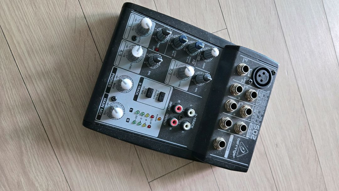 믹서 베링거 BEHRINGER XENYX502 이미지