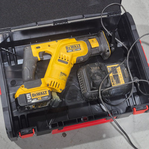 디월트 무선 컷쏘 세트(DEWALT/ DCS 387) 충전식 컷소 중고 팝니다 이미지