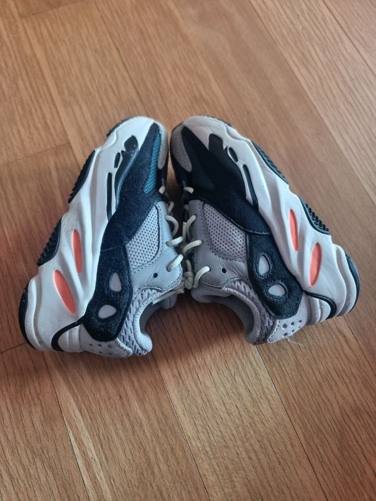 아디다스 이지700 웨이브러너 키즈운동화 150 이미지