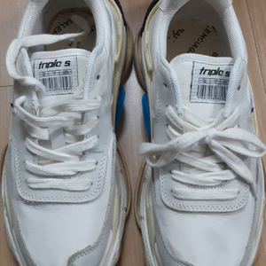 발렌시아가 트리플에스 스니커즈250 이미지