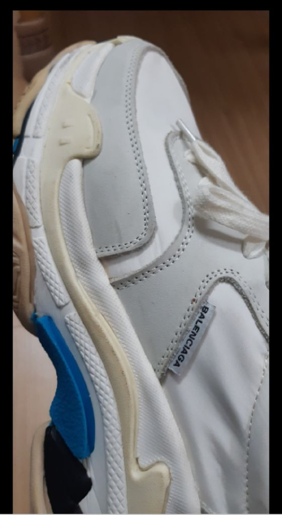 발렌시아가 트리플에스 스니커즈250 이미지