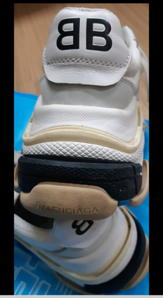 발렌시아가 트리플에스 스니커즈250 이미지