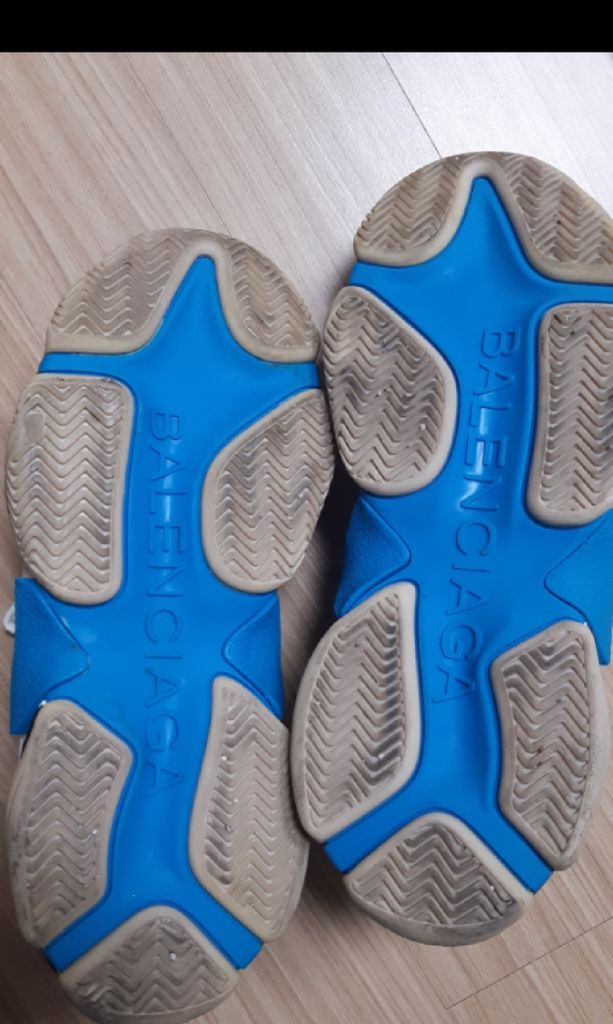 발렌시아가 트리플에스 스니커즈250 이미지