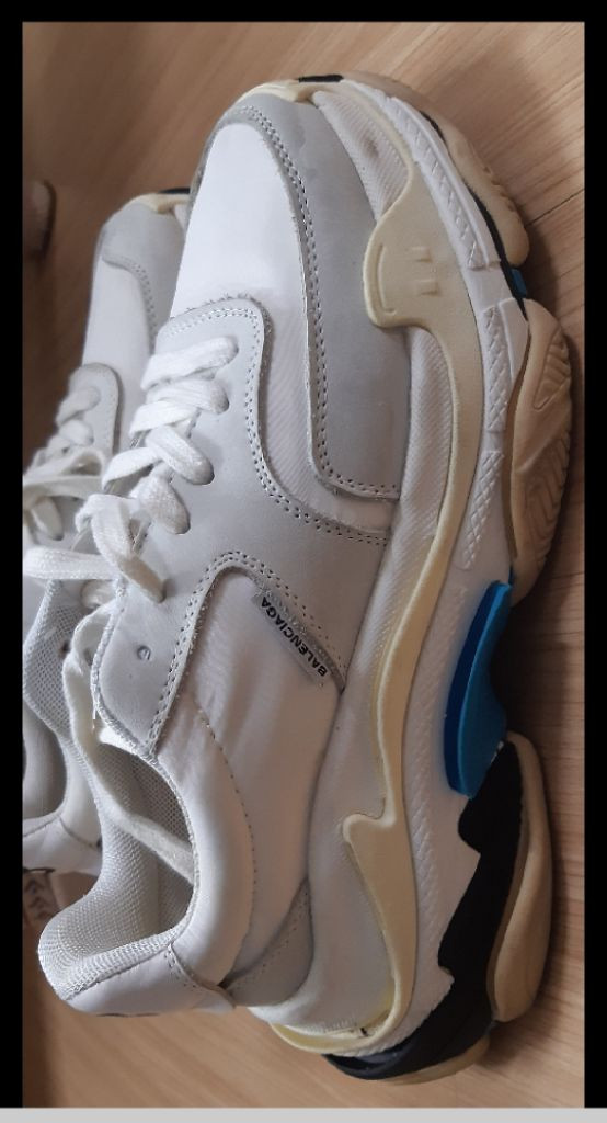 발렌시아가 트리플에스 스니커즈250 이미지