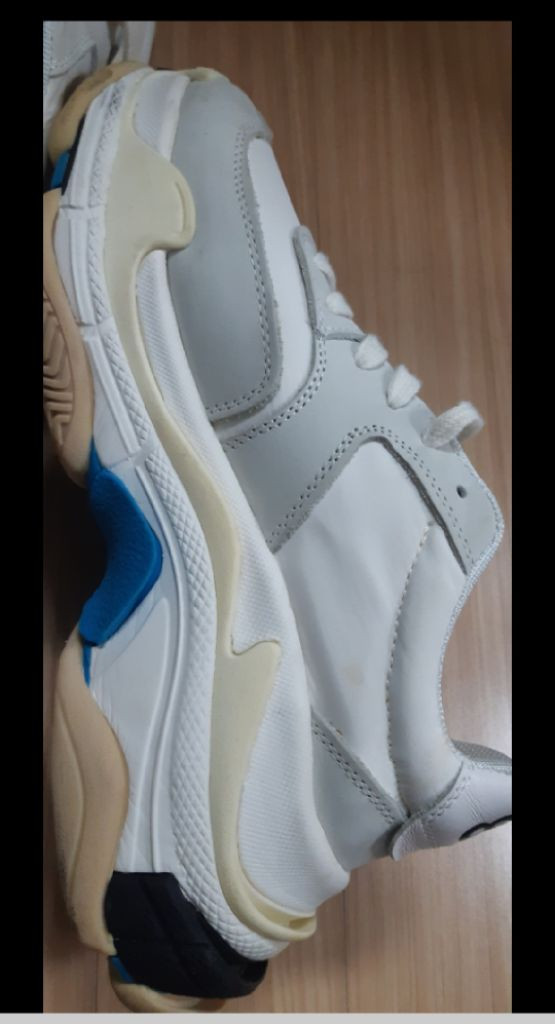 발렌시아가 트리플에스 스니커즈250 이미지