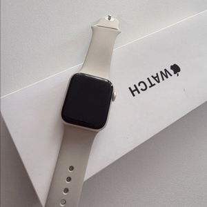 애플워치se2 40mm스타라이트 이미지