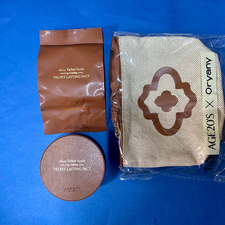 [새제품]올리브영AGE20S 벨벳래스팅팩트X오야니 콜라보 한정기획 이미지