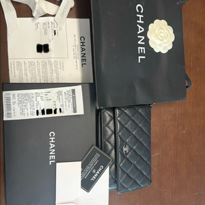 샤넬 월렛온체인 실버 이미지