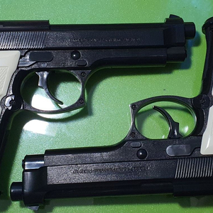 베레타 2개(1개는 부품용) 이미지