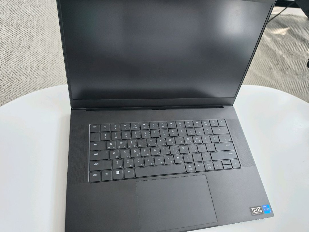 레이저 블레이드 15 4070 게이밍 노트북 판매 이미지