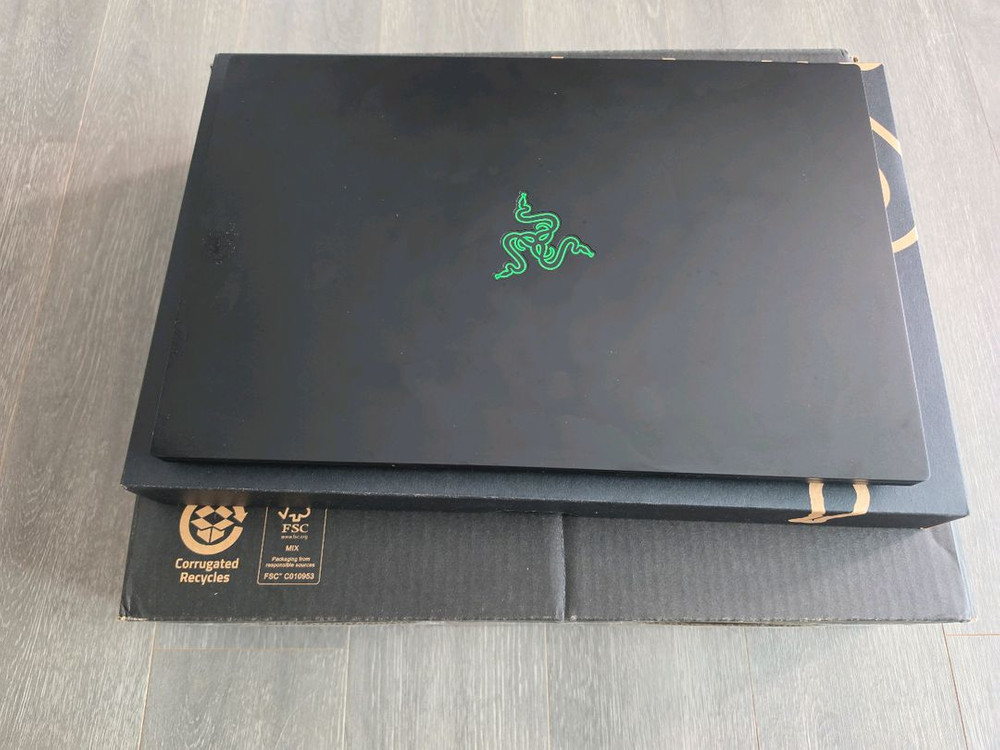 레이저 블레이드 15 4070 게이밍 노트북 판매 이미지