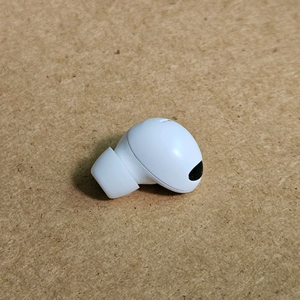 갤럭시 버즈2프로 화이트 오른쪽유닛 SM-R510 이미지