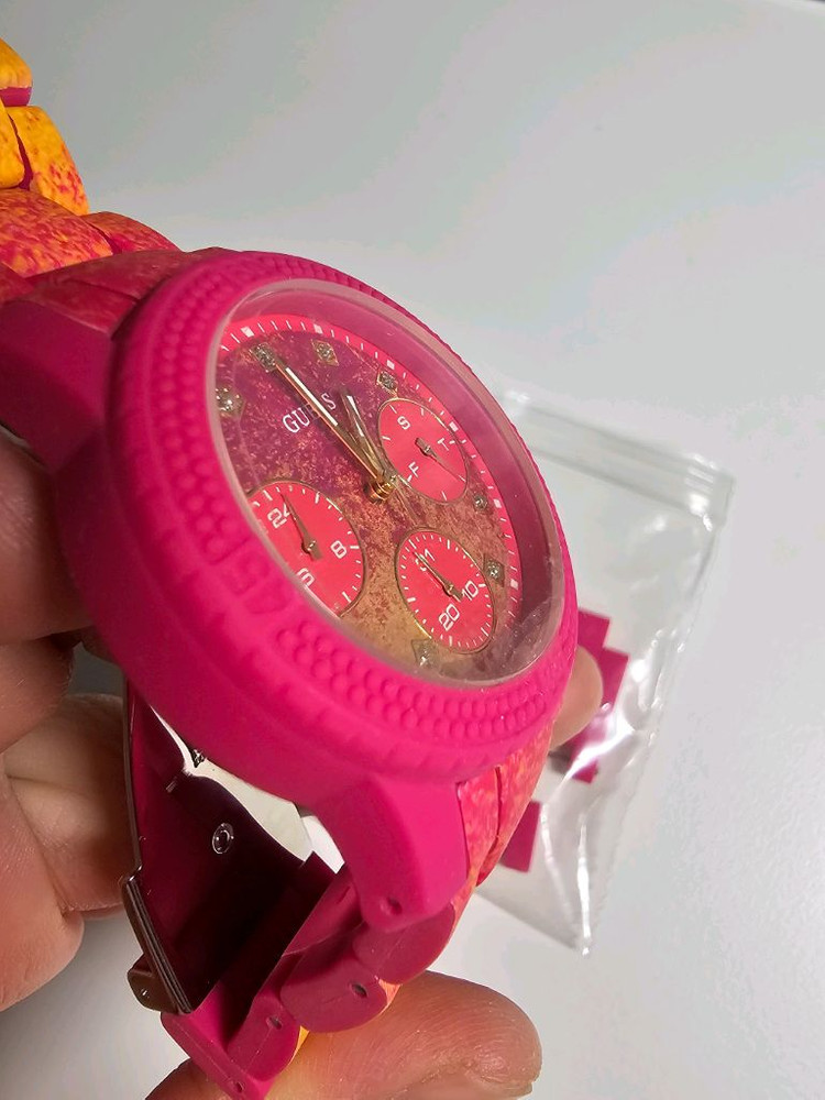 Guess 여성시계 이미지