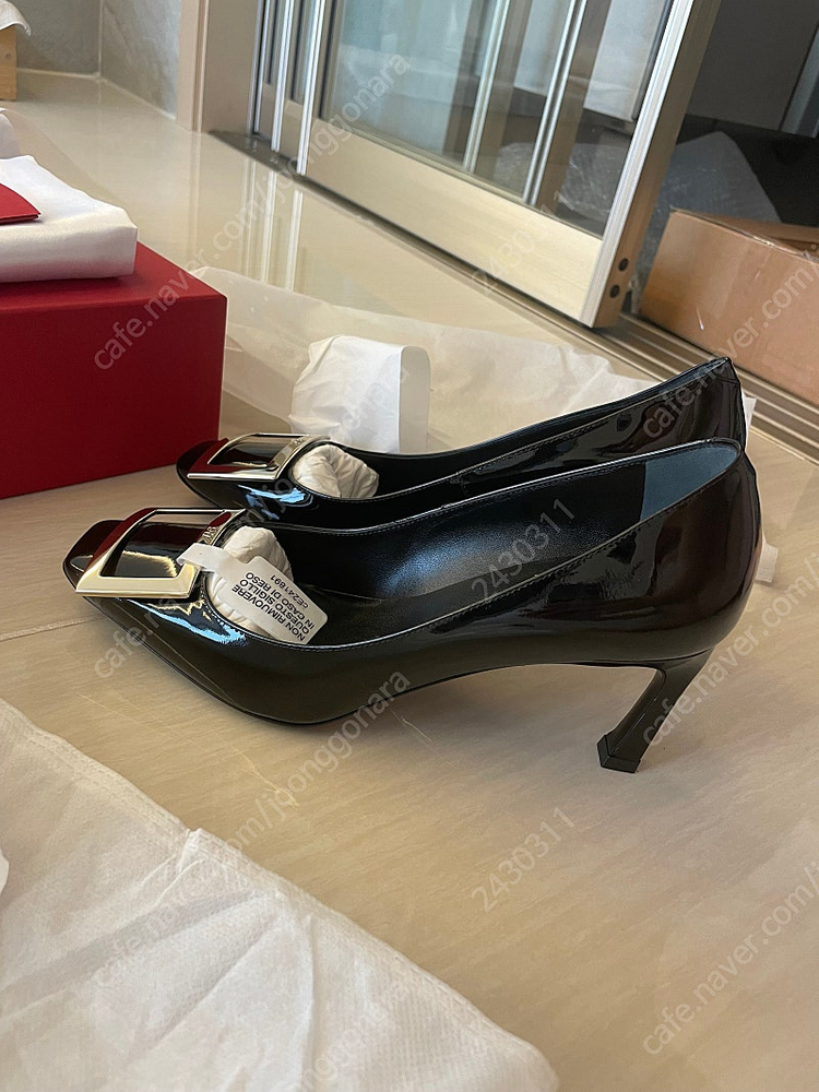 로저비비에 트럼펫 벨르 페이턴트 레더 펌프스 블랙 37 이미지