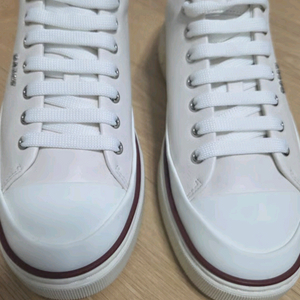 발리 화이트 스니커즈 남성 이미지