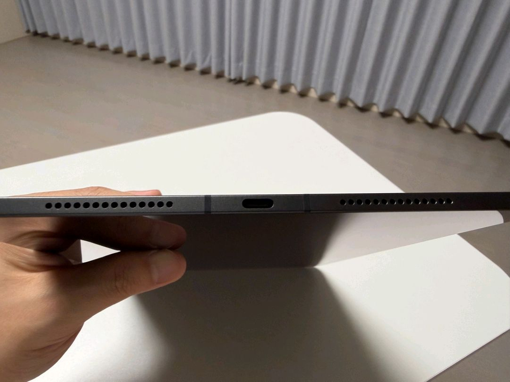 아이패드 프로 M4 11인치 256GB 셀룰러 및 악세서리 패키지 이미지