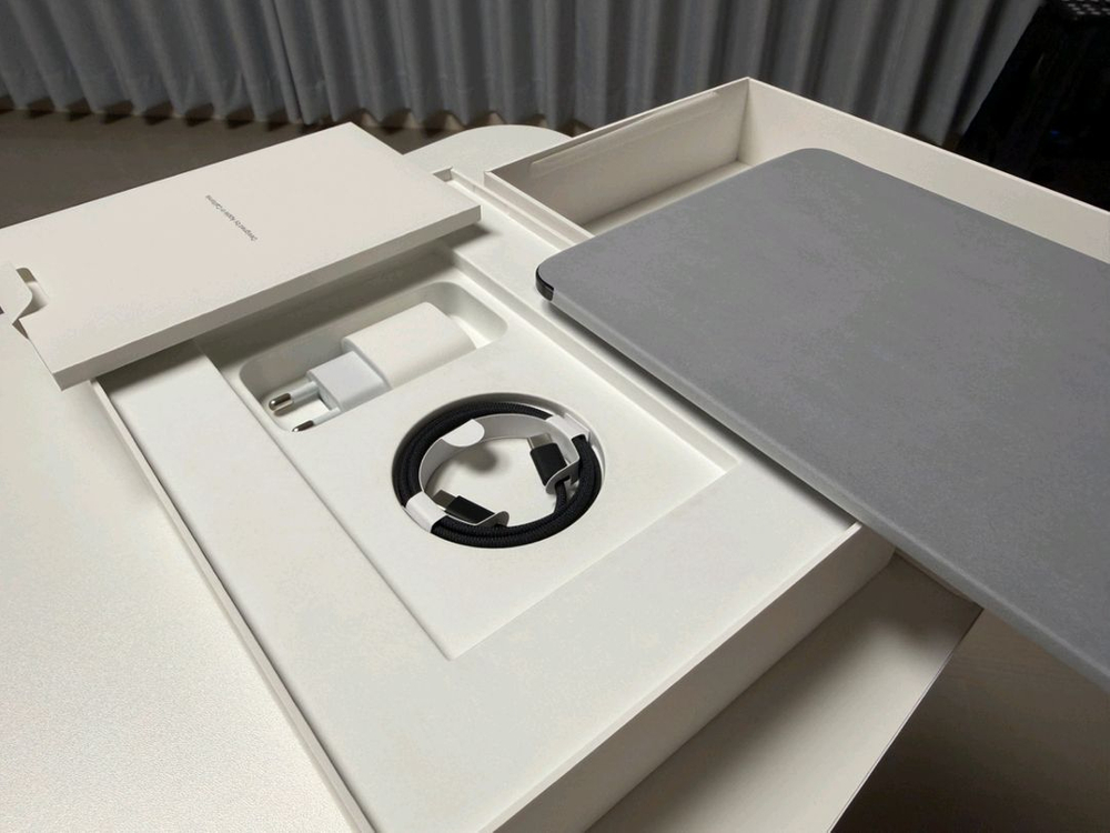 아이패드 프로 M4 11인치 256GB 셀룰러 및 악세서리 패키지 이미지