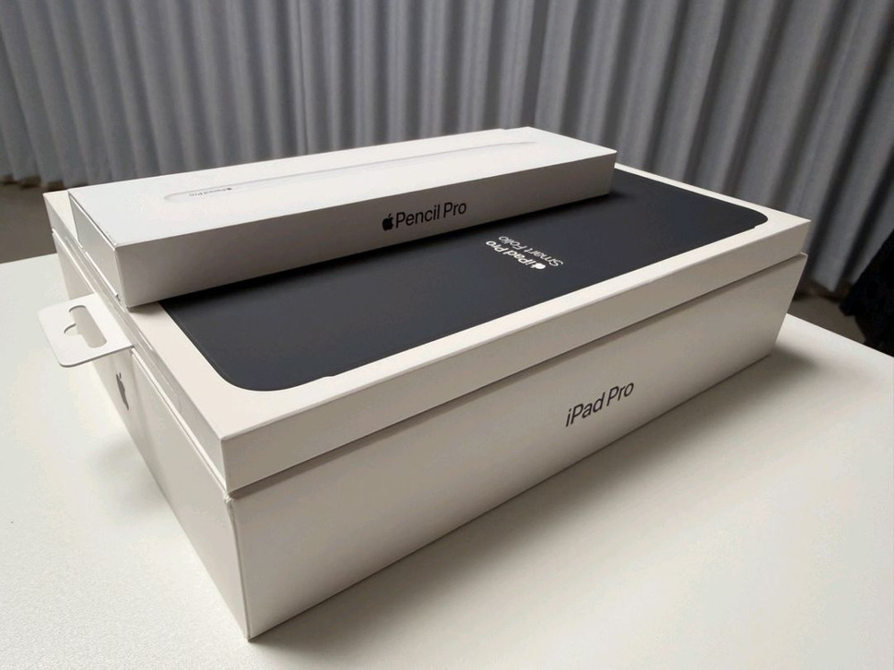 아이패드 프로 M4 11인치 256GB 셀룰러 및 악세서리 패키지 이미지