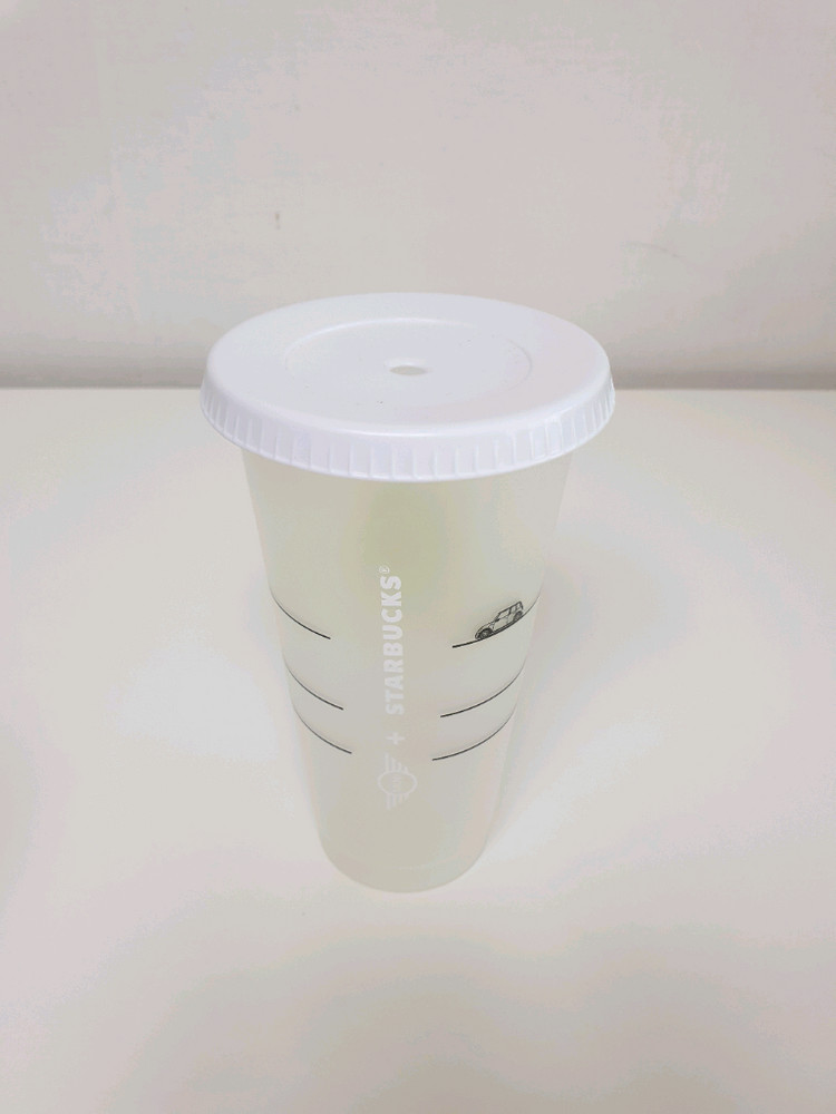 스타벅스 x 폭스바겐 미니 콜라보 콜드컵 이미지