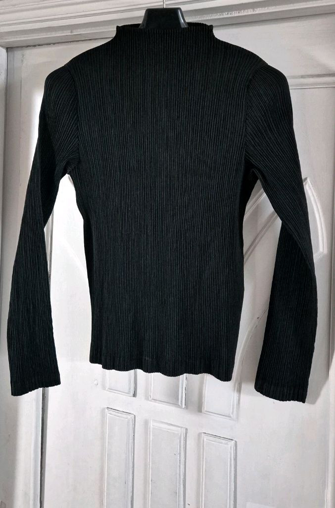 이세이미야케 플리츠플리즈 해칭 플리츠 탑 이미지