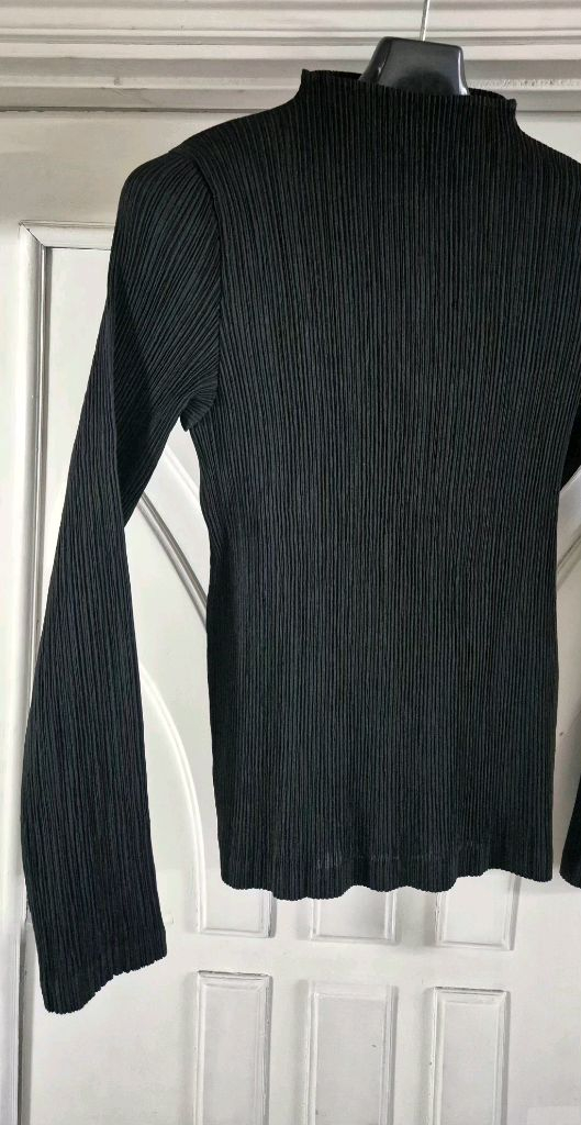 이세이미야케 플리츠플리즈 해칭 플리츠 탑 이미지