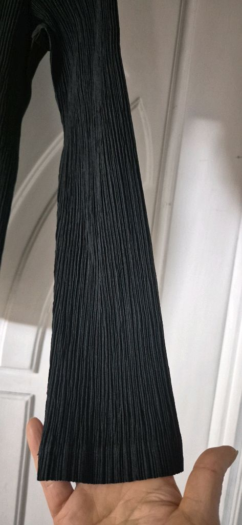 이세이미야케 플리츠플리즈 해칭 플리츠 탑 이미지