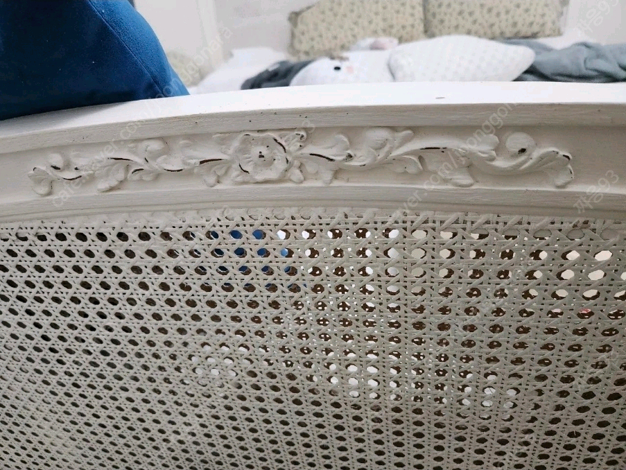 캔틸레버 침대 프레임 이미지