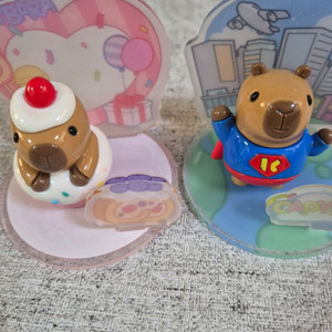 카피바라 랜덤 피규어 2종 세트 슈퍼맨 케이크 미니 피규어 장식 인형 이미지