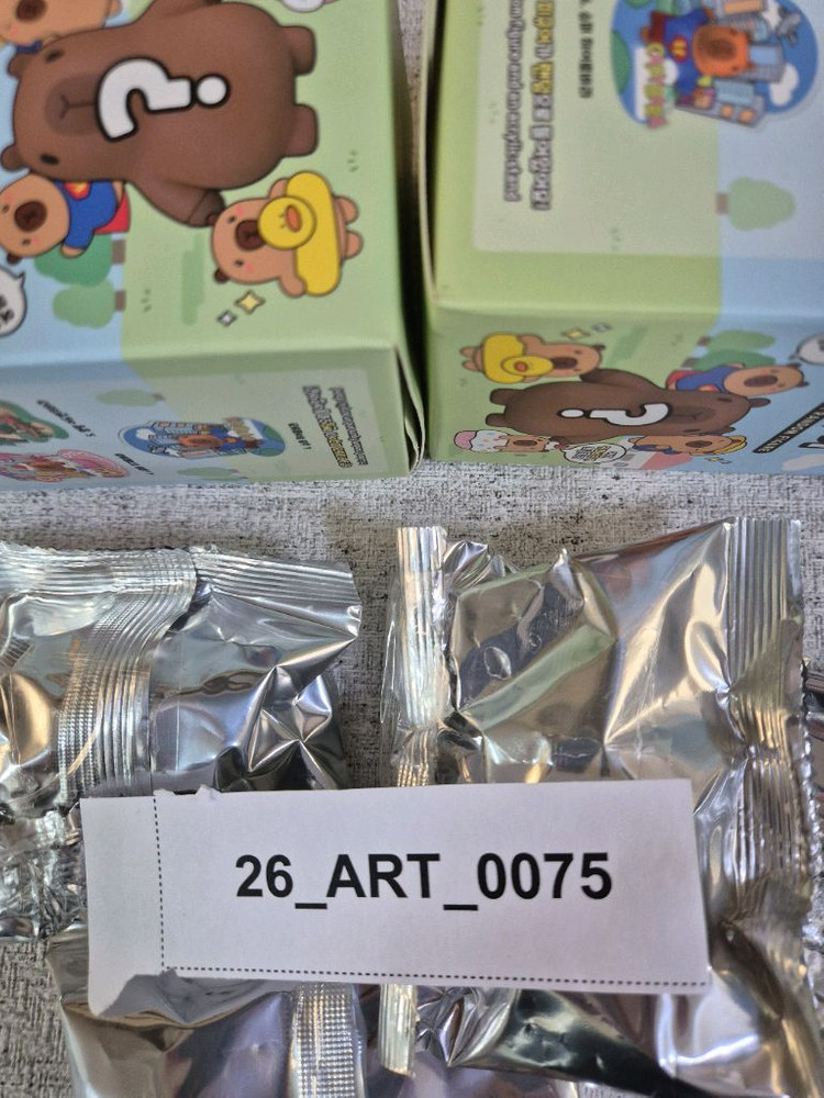 카피바라 랜덤 피규어 2종 세트 슈퍼맨 케이크 미니 피규어 장식 인형 이미지