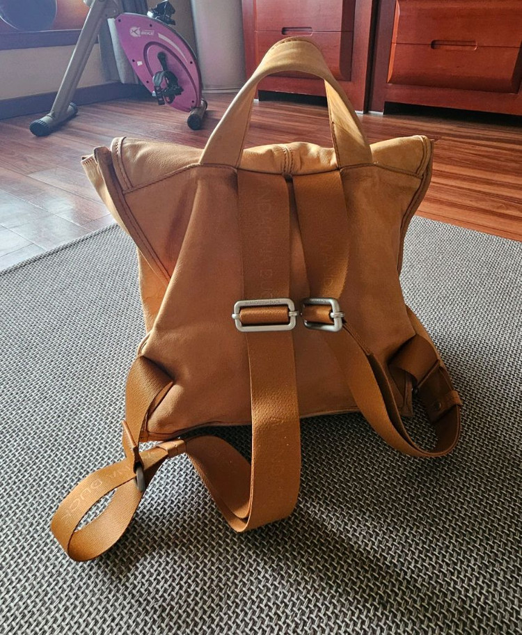 만다리나덕 가죽백팩 이미지