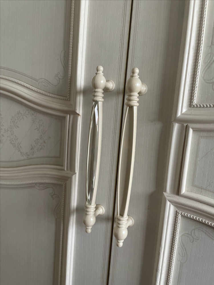 [판매] (가격협상 가능!!!) 프렌치 엔틱 스타일 6문 장롱 일괄 판매 이미지