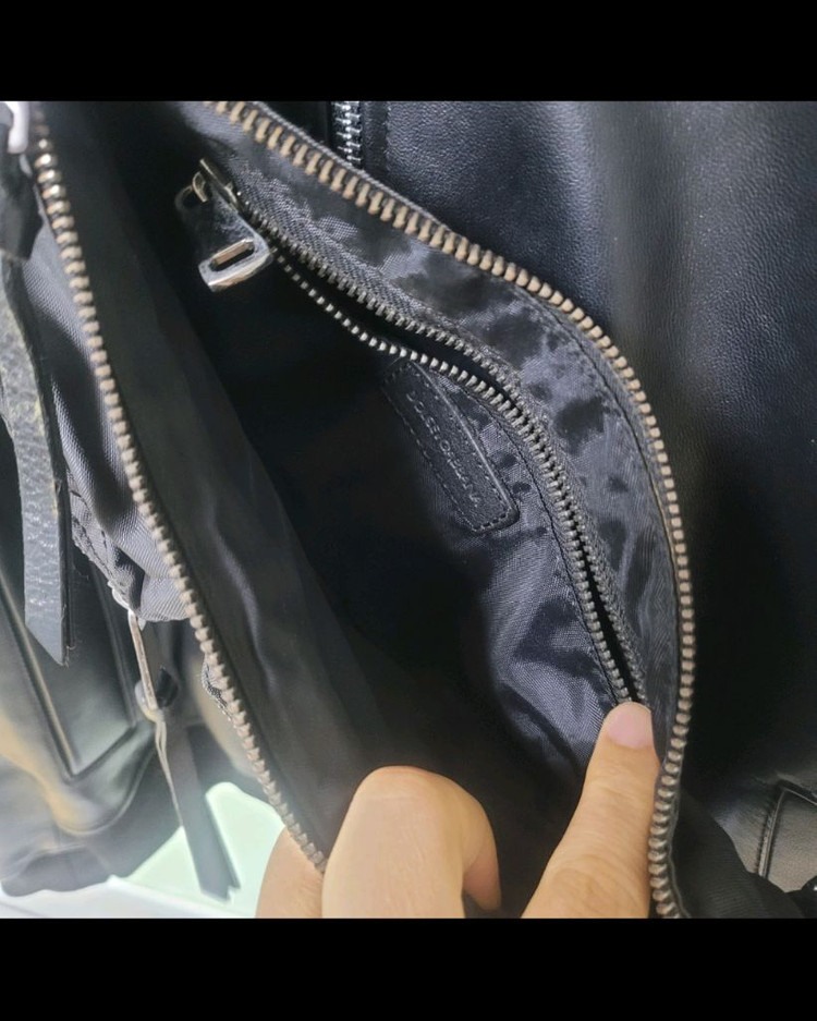 돌체앤가바나 플레이트 스링백 힙색 이미지