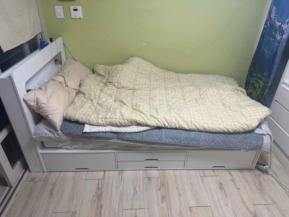 화이트 침대프레임 + 매트리스 세트 이미지