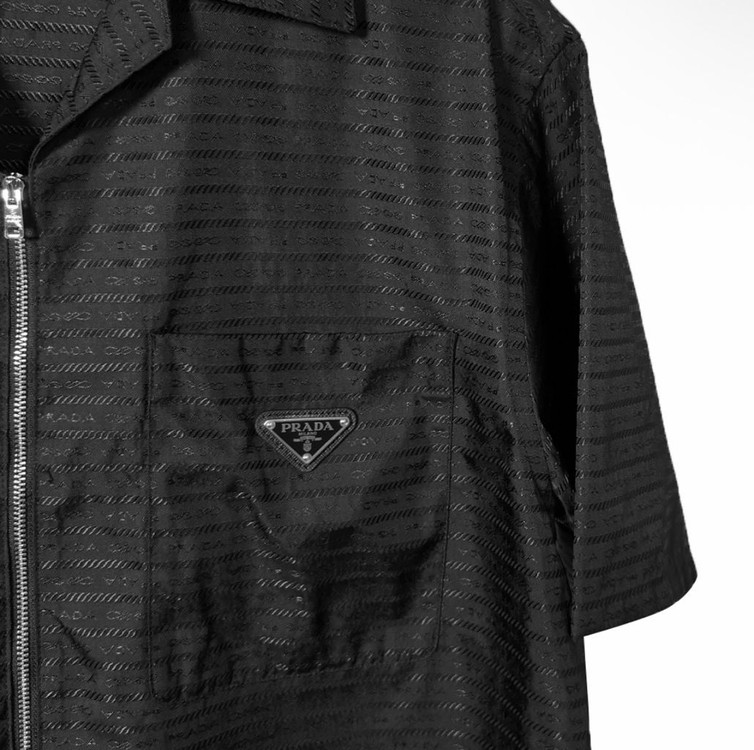 [M] 프라다 남성 리나일론 삼각로고 멀티로고 집업 반팔 셔츠 자켓 블랙 이미지