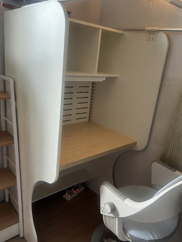 독서실 책상 이미지