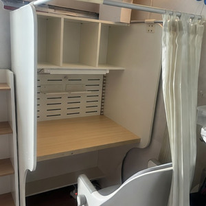 독서실 책상 이미지