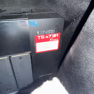 QNAP TS-X73A NAS 4x4(16T)hdd 2Tssd gpu ups 이미지