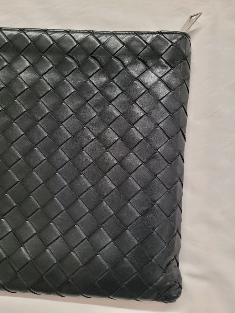 보테가베네타 인트레치아토 하프 지퍼 투톤 클러치 이미지