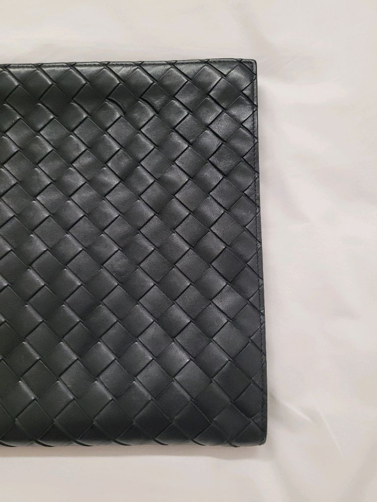 보테가베네타 인트레치아토 하프 지퍼 투톤 클러치 이미지