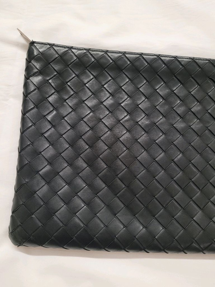 보테가베네타 인트레치아토 하프 지퍼 투톤 클러치 이미지