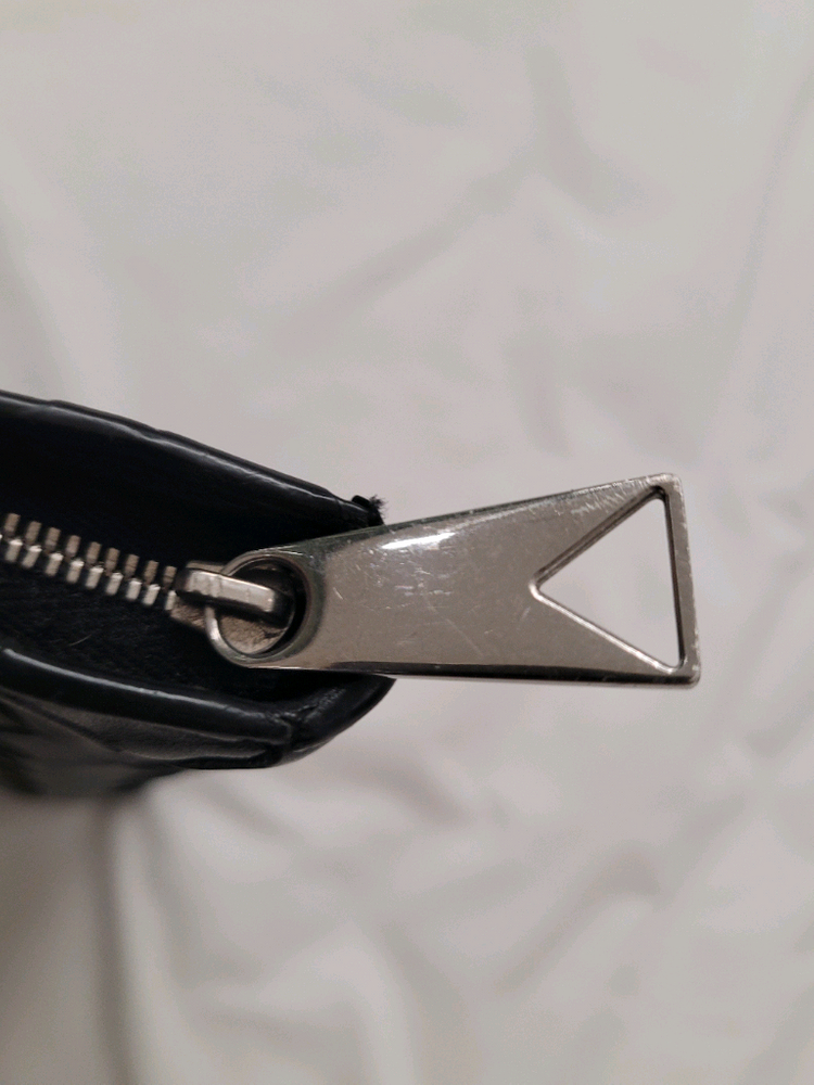 보테가베네타 인트레치아토 하프 지퍼 투톤 클러치 이미지